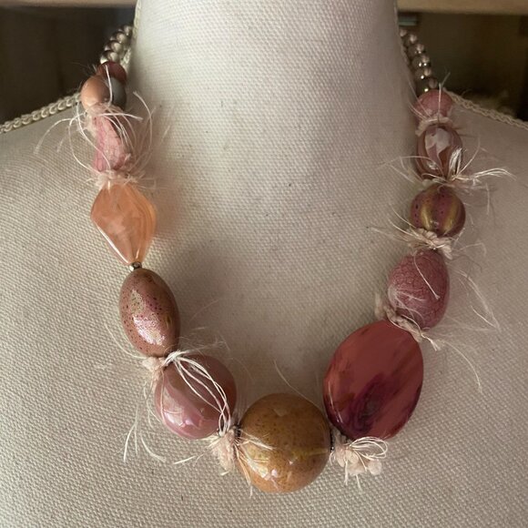 NWT Charming Charlie Y2K Pink Ceramic Beaded Fuzzy Statement Necklace 23" - Picture 3 of 8